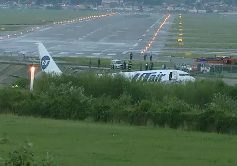 Un avion cu pasageri a luat foc pe aeroportul din Iran. Care a fost posibila cauză