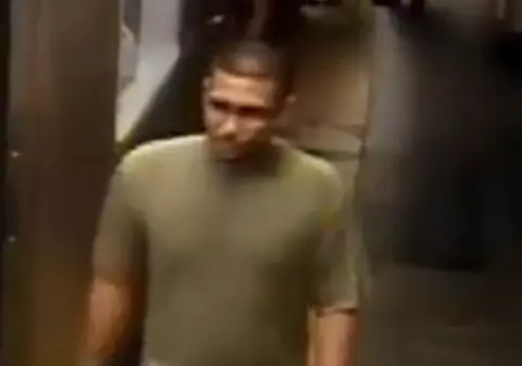 VIDEO | Cum s-a răzbunat o femeie după ce a fost pipăită de un bărbat într-o stație de metrou