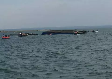 Tragedie pe cel mai mare lac din Africa. 40 de morți după ce o ambarcațiune s-a răsturnat. Sute de persoane sunt date dispărute