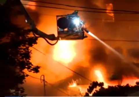 UPDATE. Incendiu într-un bloc din București. Cel puțin 9 persoane rănite. S-a deschis dosar penal