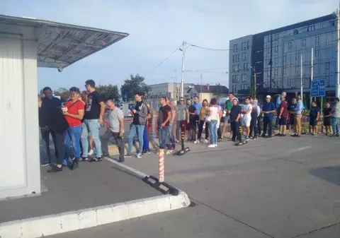 Șoferii care au intrat în parcarea Aeroportului Internațional din Cluj, nevoiți să plătească taxe și de cinci ori mai mari. Cum s-a ajuns aici