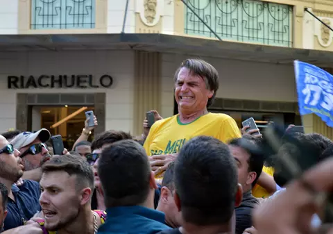 Un candidat la alegerile prezidențiale din Brazilia a fost înjunghiat în timpul unui miting electoral.  Jair Bolsonaro a șocat opinia publică cu opiniile sale extremiste