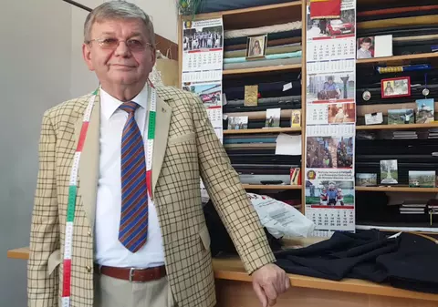 VIDEO | Ultimul meşter croitor al Serviciilor Secrete: “Au trecut 30 de ani de când am instruit un ucenic”