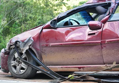 O britanică și-a pierdut locul de muncă "de vis" pe care abia îl obținuse, după ce a urcat beată la volan și a produs un accident