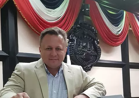 Dragoș Dolănescu n-are viață ușoară ca deputat în Costa Rica. Job de 12 ore,  6 zile pe săptămână!