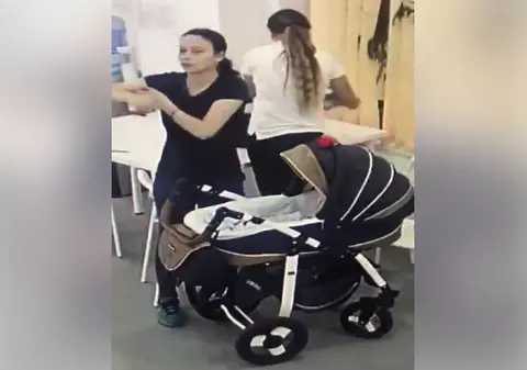 Două femei au furat încălzitorul de biberoane din sediul DGASMB (VIDEO)