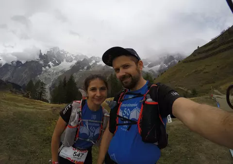 Soții Adriana și Adrian Ploșniță, sute de kilometri de dragoste și alergare. Au participat la UTMB / GALERIE FOTO