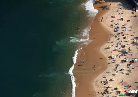 VIDEO | Plajele sunt pline de oameni, deși numărul deceselor provocate de COVID-19 a depășit 140.000 în Brazilia