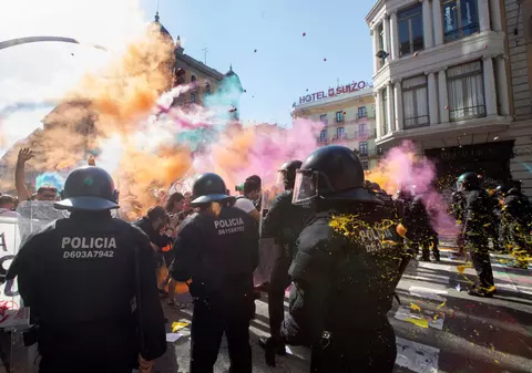 FOTO | Violențe la Barcelona între separatiștii catalani și poliție