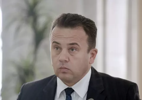 Proiect semnat de Liviu Pop şi Şerban Valeca de modificare a legii educaţiei: bacalaureat internaţional, şcoli-pilot, învăţământ vocaţional