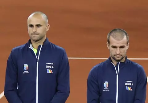 Naționala de tenis a chelioșilor. Adrian Ungur, Florin Mergea, plus antrenorul Andrei Pavel, și-au făcut implant de păr