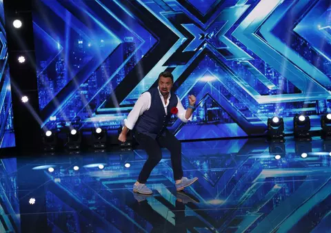 Horia Brenciu se dă în spectacol  pe scena X Factor. ”Probabil că fetele din sală au observat mișcările mele”