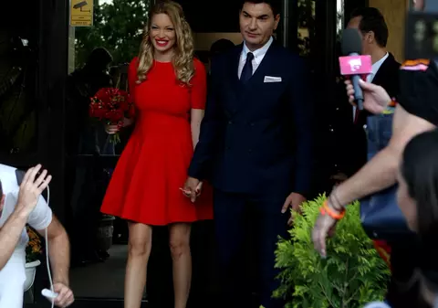 Valentina Pelinel și-a îmbrăcat toată familia în culoarea ei preferată. Borcea ”a văzut” roșu în fața ochilor!