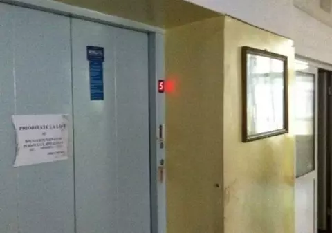 Liftul maternității Ploiești, în care se aflau mai multe mame, a căzut în gol