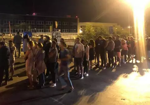 Blocaj pe Aeroportul Otopeni. Cozi uriașe s-au format la aparatele de taxat parcarea