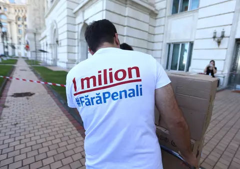 USR aduce la Parlament documentele semnate de susținătorii campaniei „Fără penali” / GALERIE FOTO