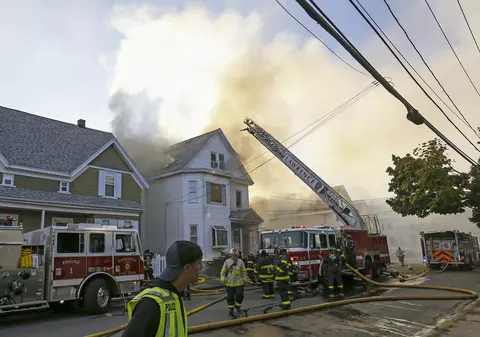 Zeci de incendii și explozii în trei orașe din statul Massachusetts. Cel puțin șase oameni au fost răniți / FOTO&VIDEO