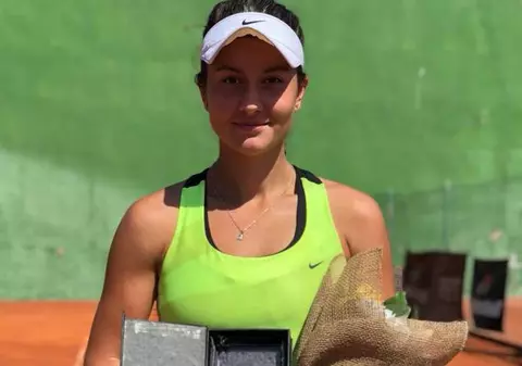 Ioana Roșca, fostă câștigătoare de Roland Garros la junioare, scoate capul în tenisul mare. Povestea de viață a fetei este fabuloasă