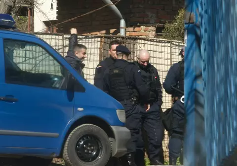 Un jandarm trimis la o spargere a constatat că hoțul fura chiar din boxa lui. S-a întâmplat la Arad
