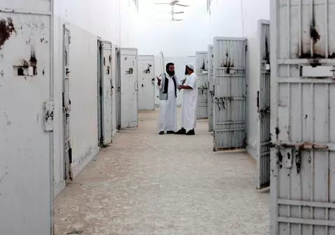 Peste 400 de deținuți au evadat dintr-o închisoare din Libia