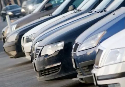 Mașini la prețuri reduse sunt din nou scoase la vânzare de fisc. Cât costă un Opel Astra