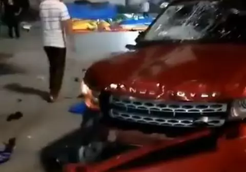 O mașină a intrat în mulţime într-o piaţă din China. Sunt cel puțin nouă morți și zeci de răniți / VIDEO