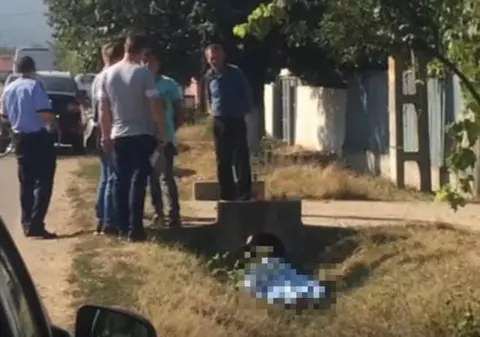 O femeie din Vaslui care a murit pe uliță a fost luată la aproape o zi de la deces. Cum s-a ajuns aici