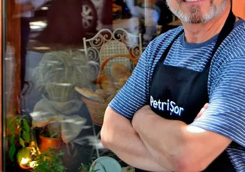 Bucătarul-vedetă Petrișor Tănase și-a deschis bistrou în buricul Bucureștiului