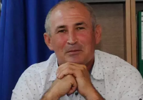 Un preot din Vaslui a cerut test de paternitate pentru copilul său. O bănuiește pe preoteasă că l-ar fi înșelat cu viceprimarul