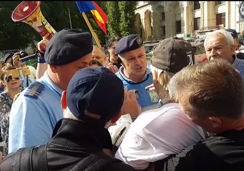 Incident la Parchetul General, unde mai mulți șefi ai Jandarmeriei au fost puși sub acuzare în dosarul violențelor din 10 august