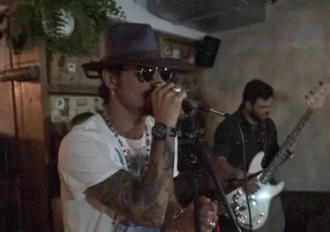 Fostul fotbalist Daniel Pablo Osvaldo s-a apucat de cântat rock. Atacantul a declarat că urăște fotbalul