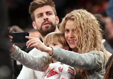 Shakira și Pique infirmă zvonurile privind despărțirea printr-o fotografie de la o cină romantică