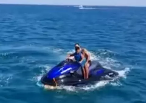 Un ski-jet a explodat lângă o plajă din Maroc. Tatăl și fiul său au fost aruncați în aer, iar momentul a fost filmat! | VIDEO