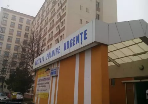 O fetiță de șase ani s-a opărit pe față cu cafea fierbinte, în Botoșani. Ce au făcut părinții