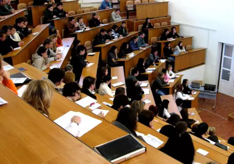 De ce nu se răzvrătesc studenții când trec prin abuzuri în sistemul educațional? „Au crescut cu sentimentul că nu merită să-și ceară drepturile”