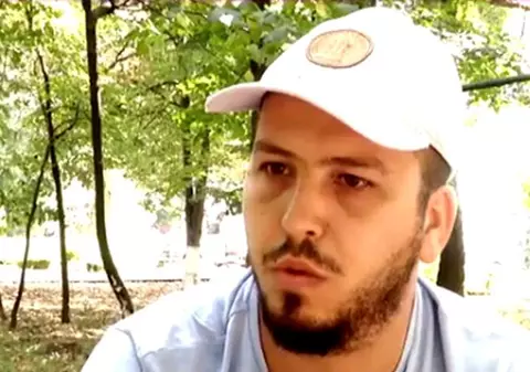 Tânăr cu deficienţe motorii, bătut și umilit de propria familie