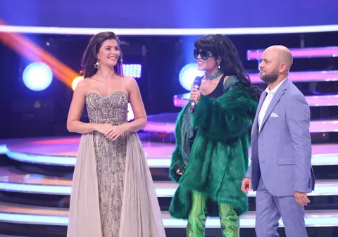 Barbara, de la Mandinga, a rămas fără voce. S-a întâmplat înainte de prima ei transformare, la “Te cunosc de undeva” | FOTO