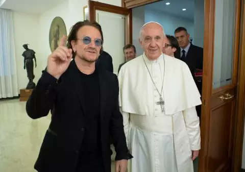 FOTO | Bono a discutat cu Papa Francis despre scandalurile de agresiune sexuală din Biserică: Se putea vedea durerea pe chipul lui