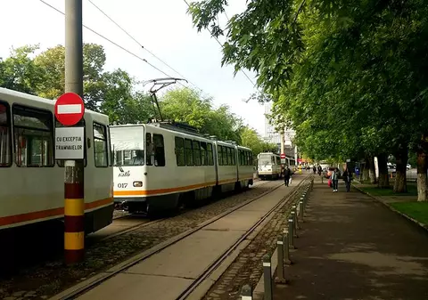 UPDATE / S-a reluat circulația tramvaielor în Capitală, după ce un fir de înaltă tensiune s-a rupt
