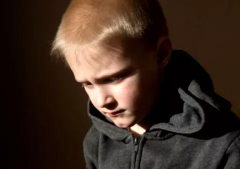 Un băiat de 9 ani a fost decapitat de doi membrii ai familiei lui. Motivul este înfiorător