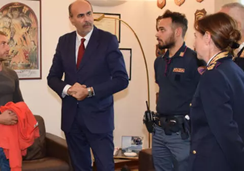 Român erou în Italia. I-a salvat pe polițiști, iar acum a fost premiat