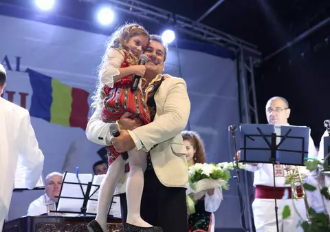 VIDEO/ Fiica lui Ionuț Dolănescu, primul concert, la 7 ani! Ioana Maria studiază vioara la «George Enescu»