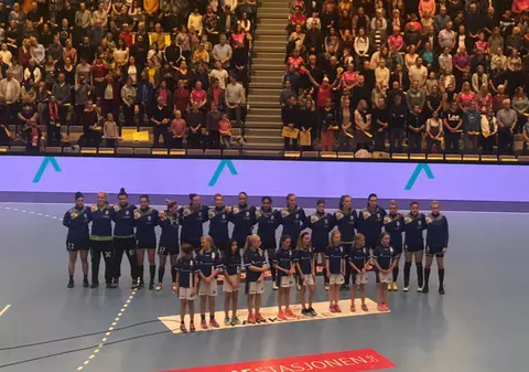 La debutul lui Dragan Djukici, CSM București a învins chinuit la Vipers Kristiansand, în Liga Campionilor la handbal feminin