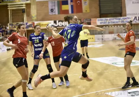 SCM Rm. Vâlcea s-a calificat în turul al treilea preliminar al Cupei EHF la handbal feminin