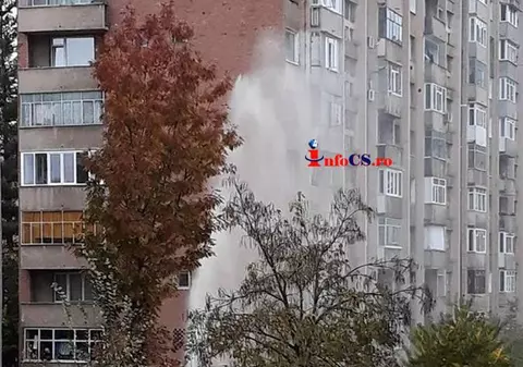 A făcut o fântână arteziană în Reșița, fără să vrea. Cum a reușit „Dorel” să lase fără apă sute de oameni / VIDEO