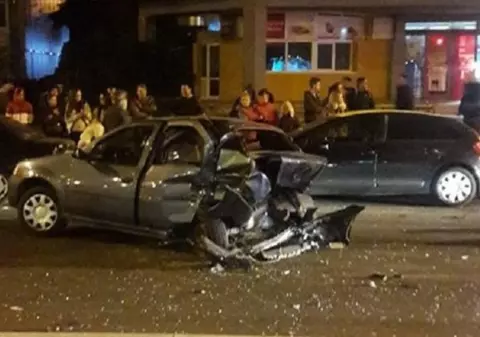 Fiul cel mic al lui Leonard Doroftei a provocat un accident rutier noaptea trecută. Informații GSP: Tânărul ar fi butonat telefonul la volan și a lovit o altă mașină