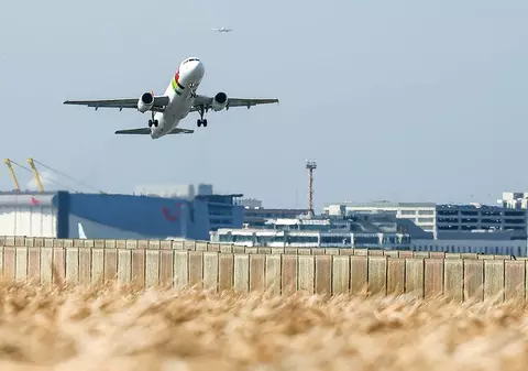 Haos pe Aeroportul din Bruxelles. Sute de zboruri au fost anulate, din cauza grevei lucrătorilor de la bagaje
