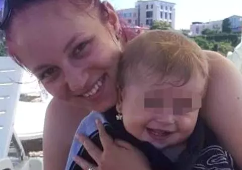 Mămica din Constanța care a intrat în comă acum trei zile a murit. O fetiță de doar un an a rămas orfană
