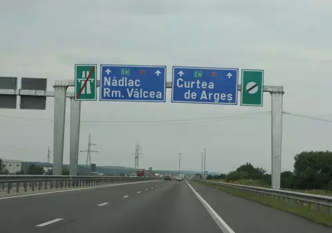 Polițiștii au avut un șoc când au deschis portbagajul mașinii unui șofer oprit pe Autostrada A1. Ce au găsit înăuntru