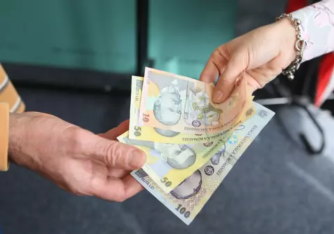 Cresc dobânzile pentru creditele în lei. Criza începe să se facă simțită pe bursele mondiale